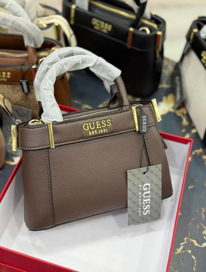 Guess

110 dhs✅

high quality 

With box
🎁🎁🎁

Zain26
♥️♥️♥️