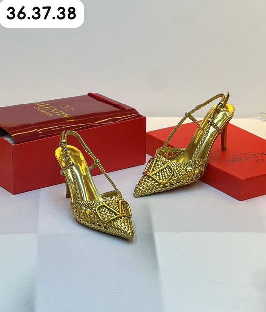 Valentino

   Size  .  36.  to 41

100 dhs✅

Zain80
♥️♥️♥️