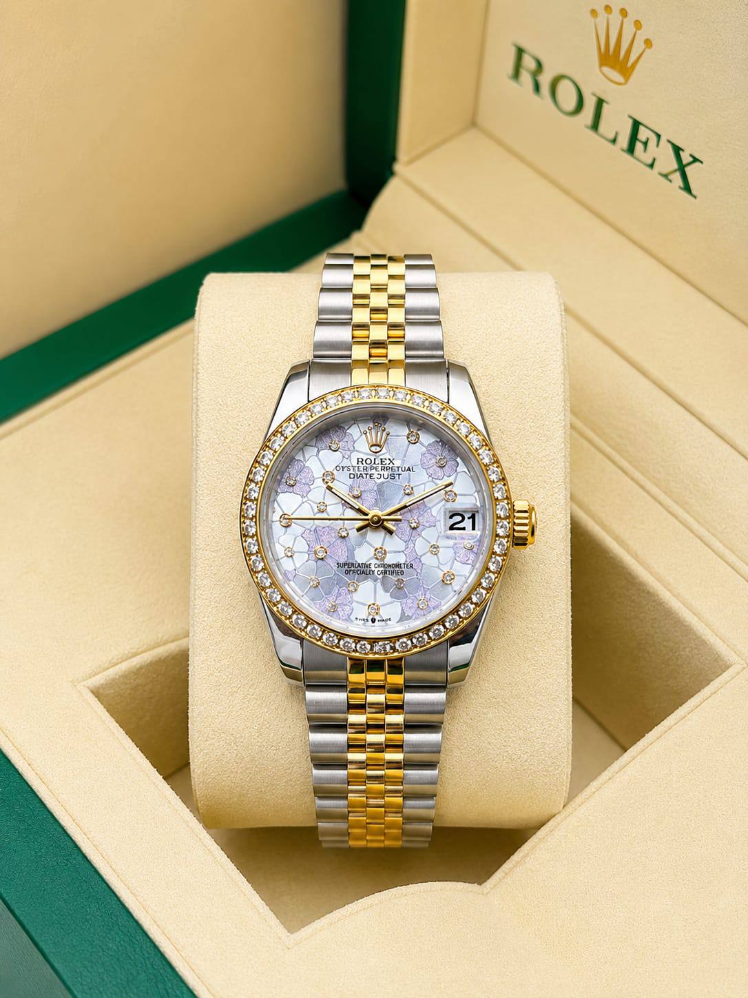 Rolex watch for ladies good quality
 230 dhs✅
 (size 31mm)

Zain59
♥️♥️♥️
