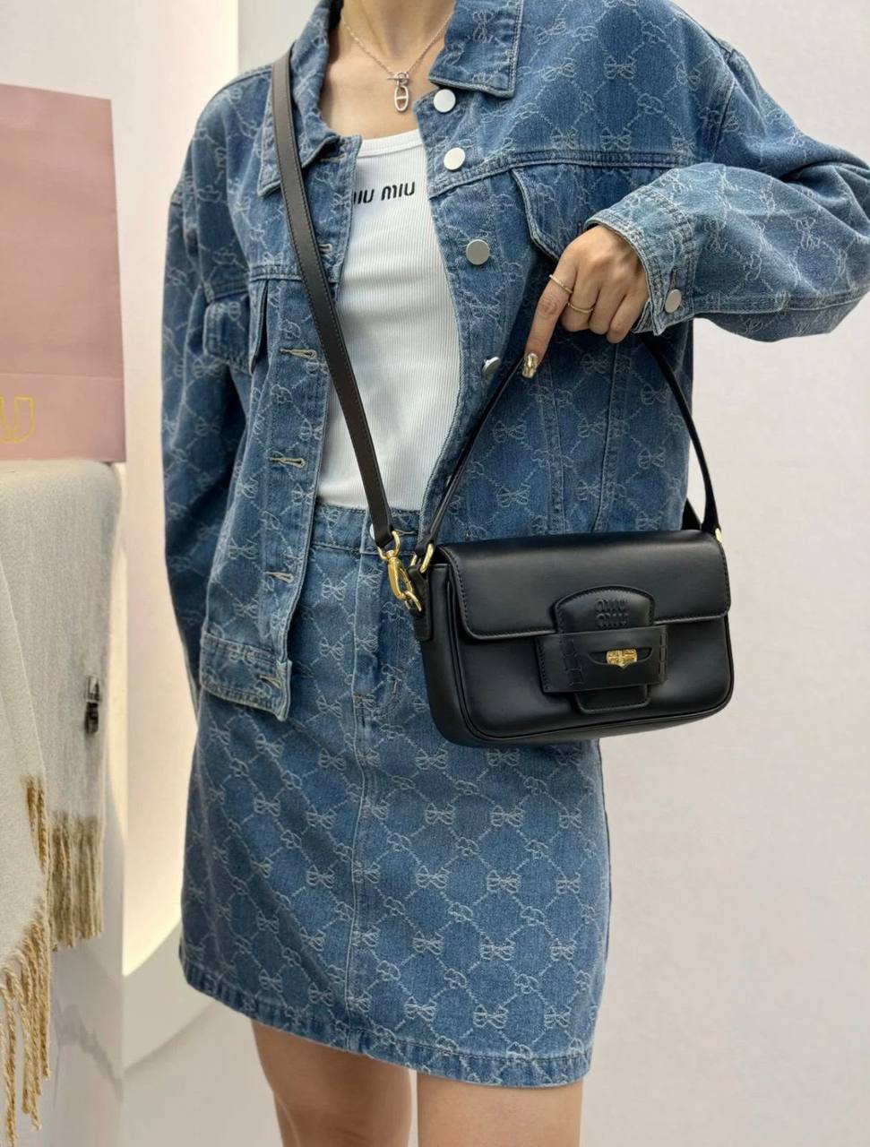 MIU MIU NEW CAME GOOD QUALITY WITH BOX 
90 dhs🇦🇪🇦🇪

Zain295
♥️♥️♥️