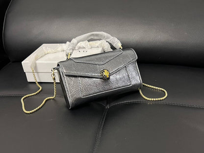 Bvlgari
100 dhs✅
size：22cm
Good-quality 

with box🎁

Zain35
Zain26
♥️♥️♥️