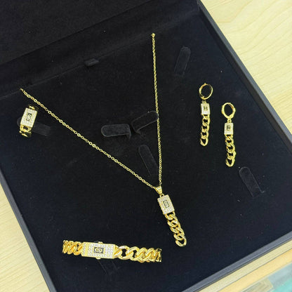 *SET ❤️‍🔥*
Necklace 🐦‍🔥
Earring🌸
Bracelet ✨
Ring 💍 
good quality 💯
With normal boxes 🗃️ 
And paper bag 🛍️
55 dhs🌺

Zain216
♥️♥️♥️