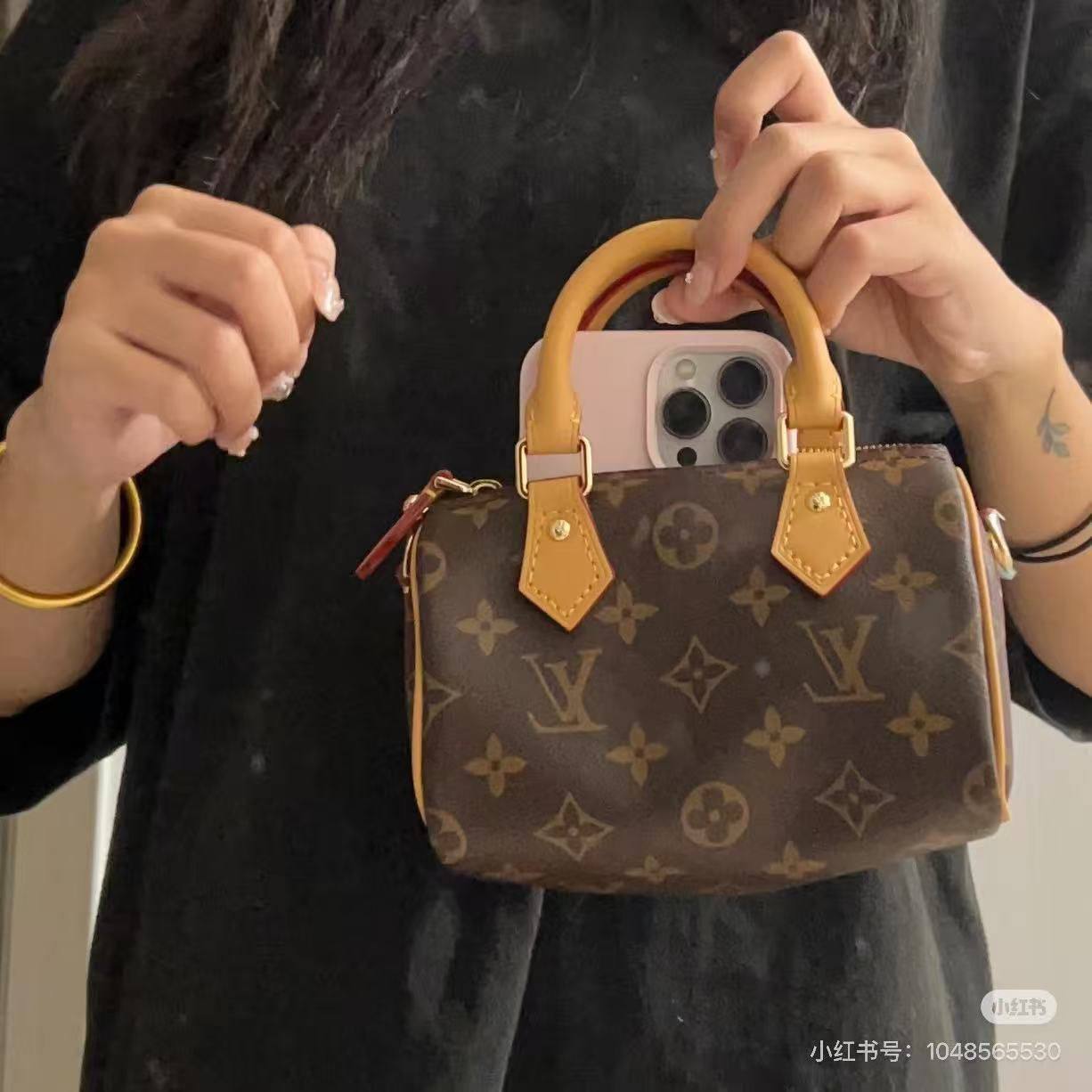 LV 🔥
Good quality 💯
Size 16cm
100 dhs✅
With box 📦

Zain70
♥️♥️♥️