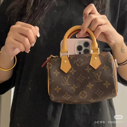 LV 🔥
Good quality 💯
Size 16cm
100 dhs✅
With box 📦

Zain70
♥️♥️♥️