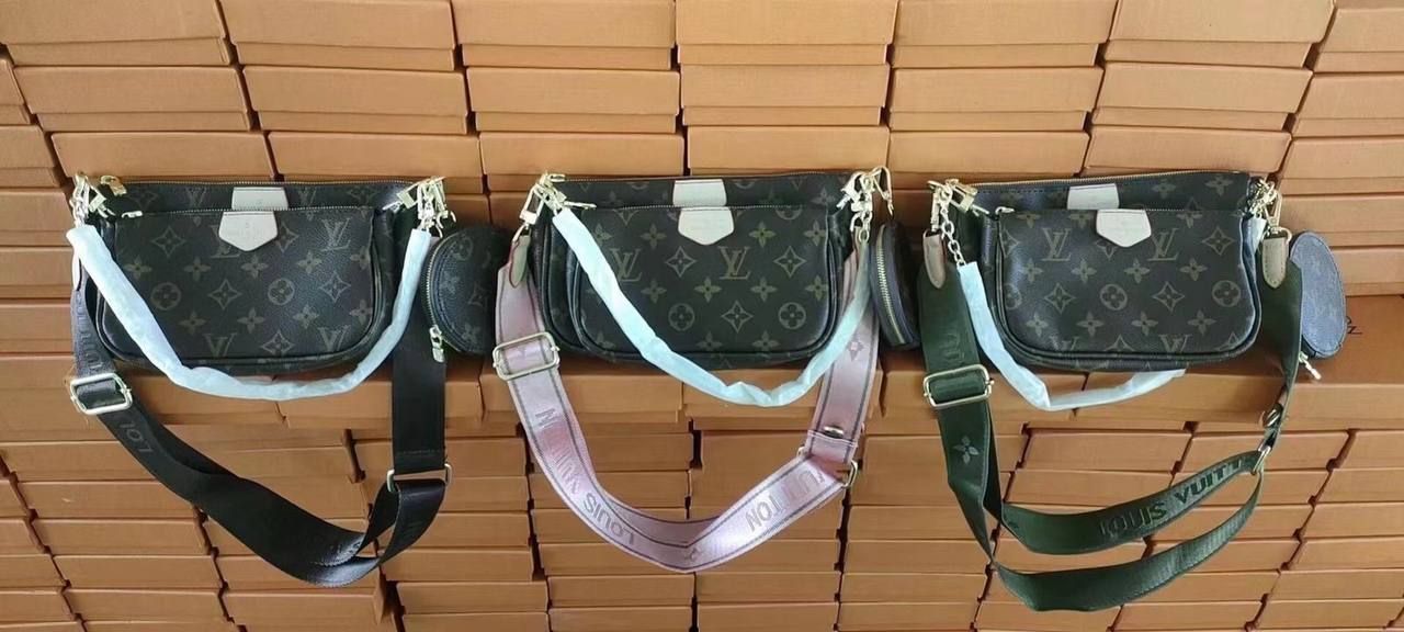 LV
3 in 1 
80 dhs🪙🌨️

with box
🎁🎁🎁

Zain90
♥️♥️♥️