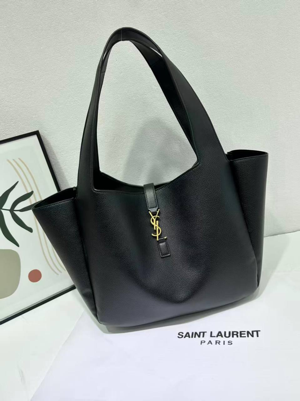 YSL 
GOOD QUALITY 
120 dhs🪙🌨️

Zain200
♥️♥️♥️