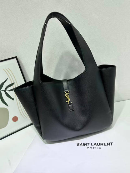 YSL 
GOOD QUALITY 
120 dhs🪙🌨️

Zain200
♥️♥️♥️