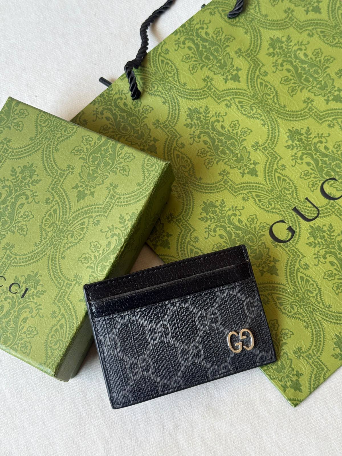 Guccl 

Card holder💝

 💝Super Master

250 dhs🇦🇪🇦🇪

Zain275
♥️♥️♥️