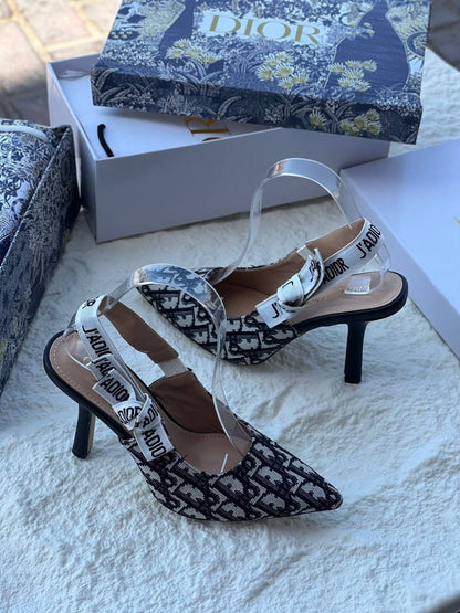 Dior
𝟕𝐂𝐌
💯high quality
Size 36-37-38-39-40-41

110 dhs🇦🇪🇦🇪

Zain21
♥️♥️♥️