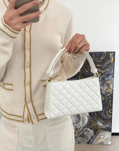 Chanel
100 dhs💓

Size:22.5/7/14

with box
🎁🎁🎁

Zain07
♥️♥️♥️