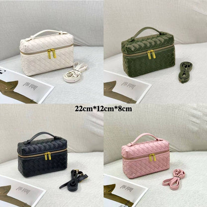 BOTTEGA 

NEW CAME 

GOOD QUALITY 

WITH BOX 

100 DHS🇦🇪🇦🇪

Zain295
♥️♥️♥️
