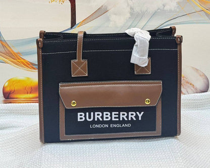 Burberry
Best quality
100 dhs🗽
size 36cm

Zain158
♥️♥️♥️