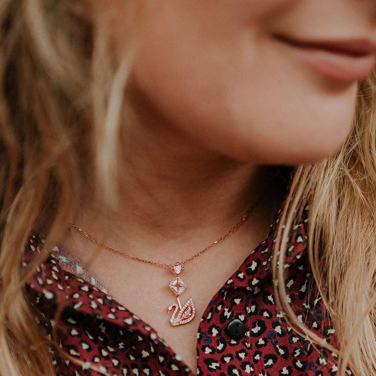 SWAROVSKI 
Necklace 😍
Master quality 💯
With normal boxes 🗃️ 
50 dhs✅

With master box 📦 
90 dhs✅

Zain216
♥️♥️♥️