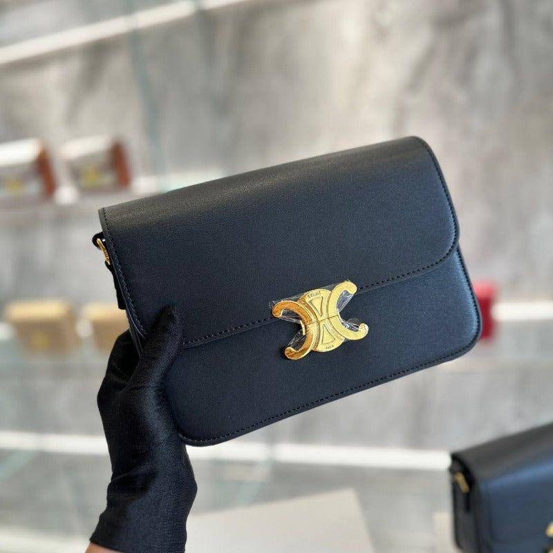 Celine

Celine  
good quality, 
comes with box, 
🎁🎁🎁

size...23*16 cm 
125 dhs💓

Zain12
♥️♥️♥️