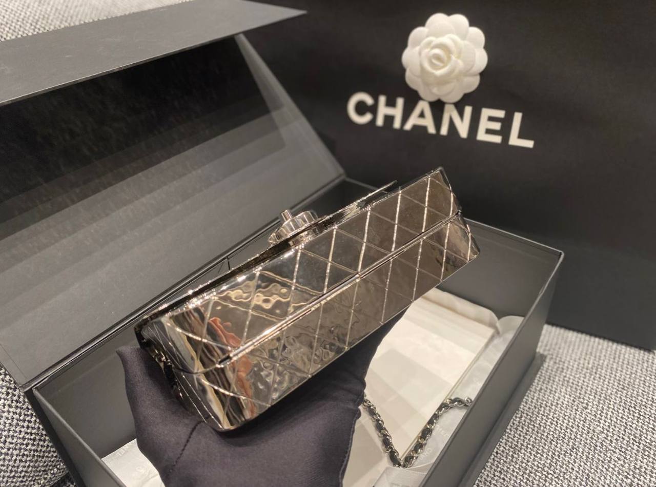 CHANEL 

COPY ONE NEW CAME 

WITH BOX 
🎁🎁🎁

155 dhs💓

Zain39
♥️♥️♥️