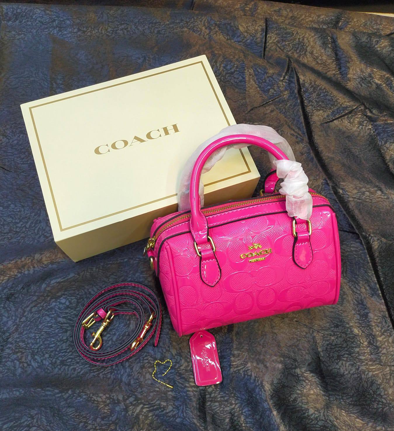 Coach
With box 
90 dhs🇦🇪🇦🇪

Zain235
♥️♥️♥️