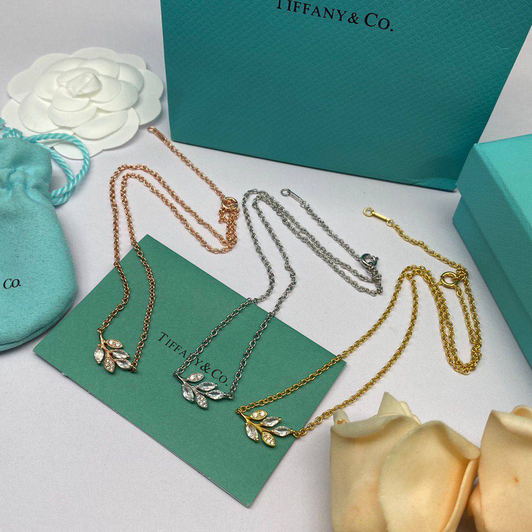 OFFER PRICE 
TIFFANY ✨💥
NECKLACE 
 45 DHS✅
WITH BOX AND PAPER🎁🛍️ BAG💫⭐✨💥

Zain89
♥️♥️♥️
