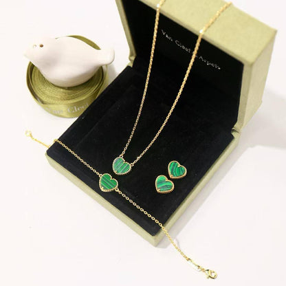 VCA set* 🍁
Necklace 
Earrings 
Bracelet 
*Master quality* 🌿

105 dhs🪙🌨️
normal box
🎁🎁🎁

Zain48
♥️♥️♥️