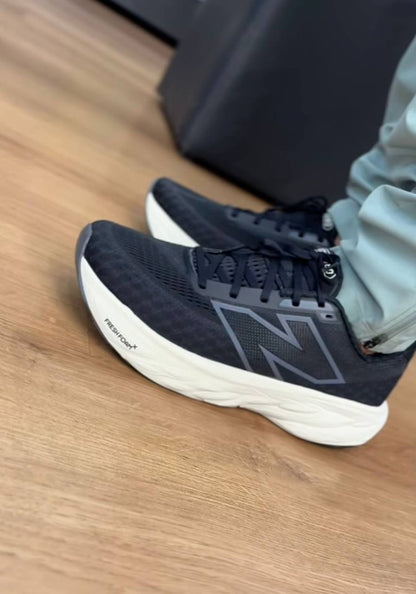 New balance fresh foam 1080V14 , Size 40 to 45 , 
250 dhs🪙🌨️

Zain196
♥️♥️♥️