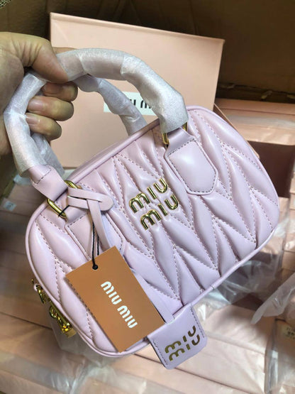 Miu Miu

95 dhs🗽

with box
🎁🎁🎁

Zain90
♥️♥️♥️