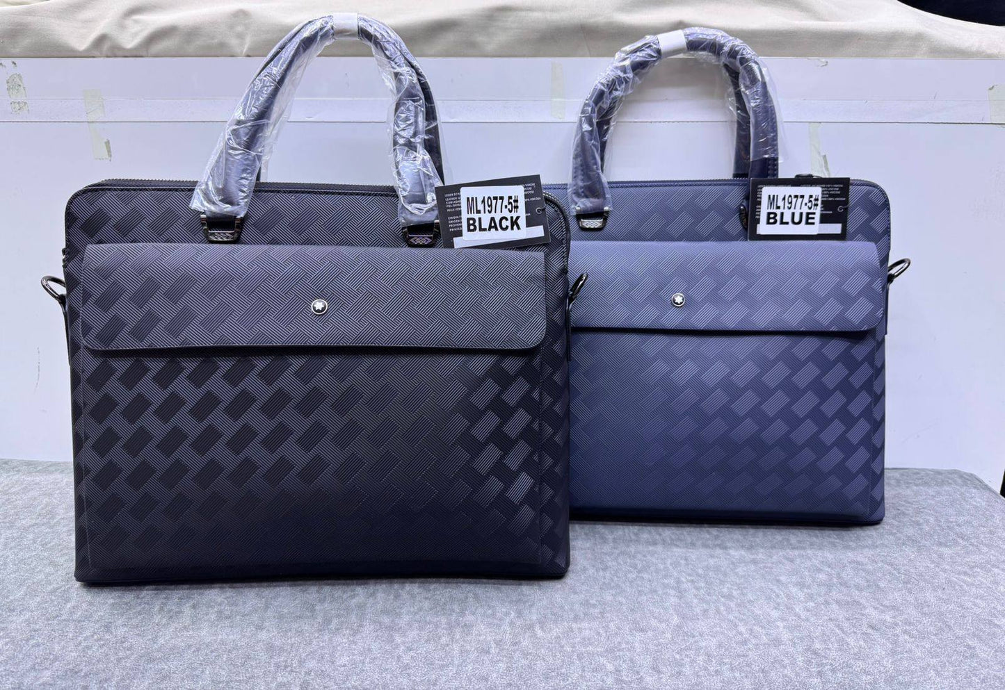 laptop bag 
size:38 
115 dhs❣️

Zain114
♥️♥️♥️