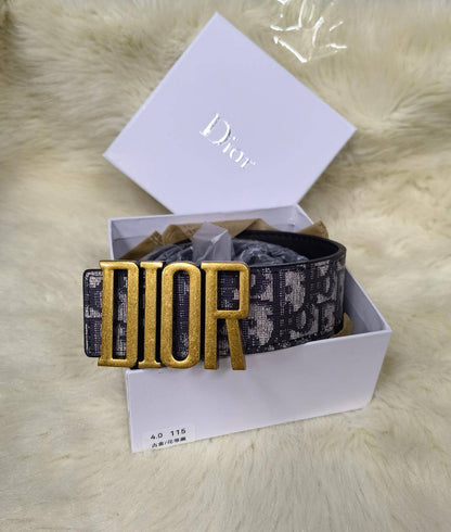 Belt for Men
Wide: 4.0cm
With box 
🎁🎁🎁

30 dhs❣️

Zain50
♥️♥️♥️