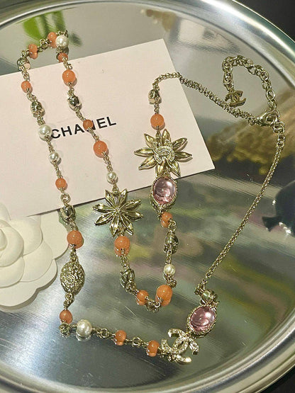 Chanel

NECKLACE 🔅

170 dhs❣️
*WITH BOX AND PAPER BAG*
🎁🎁🎁

Zain89
♥️♥️♥️