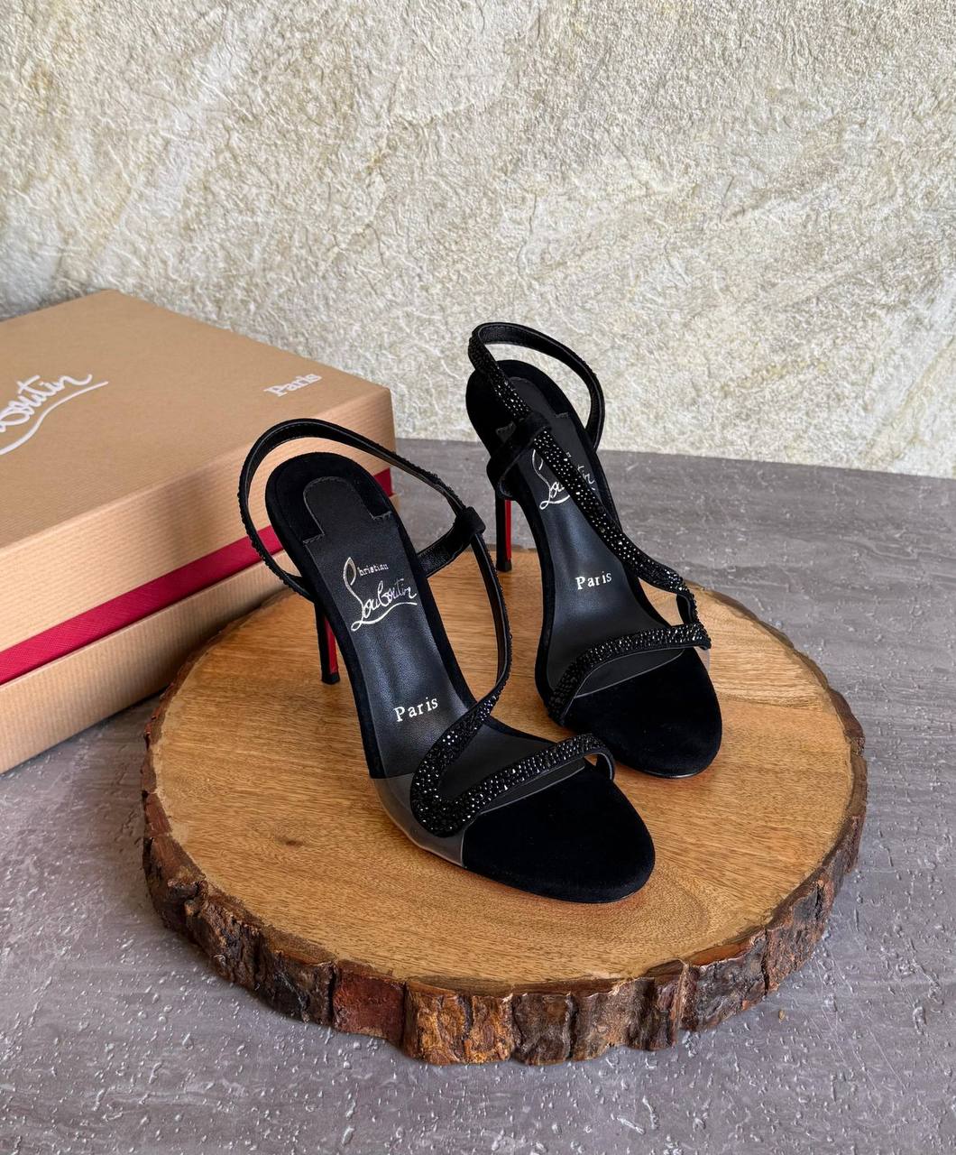LOUBOUTIN 💎
SuperMaster Quality 💯
520 dhs✅ New❣️
Size: 36 -41💥

Zain171
♥️♥️♥️