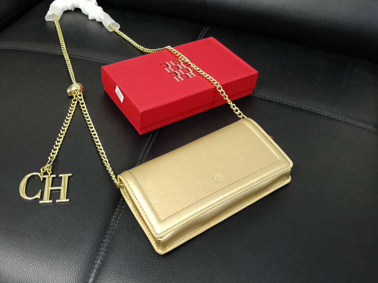 CH

90 DHS🇦🇪🇦🇪🇦🇪
with box

size  21.5cm

Zain26
♥️♥️♥️
