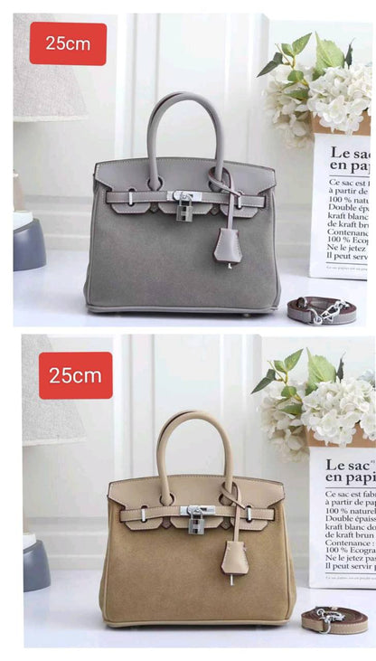 Loewe - Hermes
110 dhs✅
25cm hermes
32cm Armani

Zain26
♥️♥️♥️