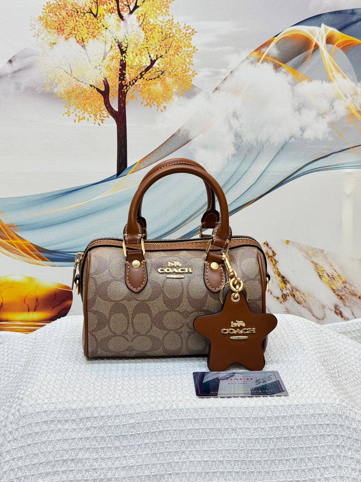 COACH
Best quality WITH BOX
100 dhs🇦🇪🇦🇪
size 18CM

Zain290
♥️♥️♥️