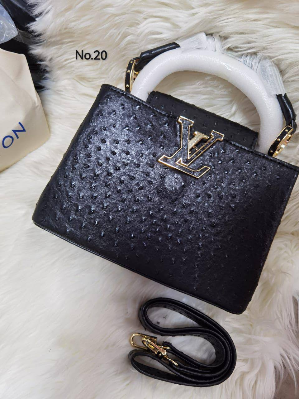 LV Capitalcines 
Size : 27 * 19 cm
110 dhs🪙💕
with box🎁

Zain115
♥️♥️♥️