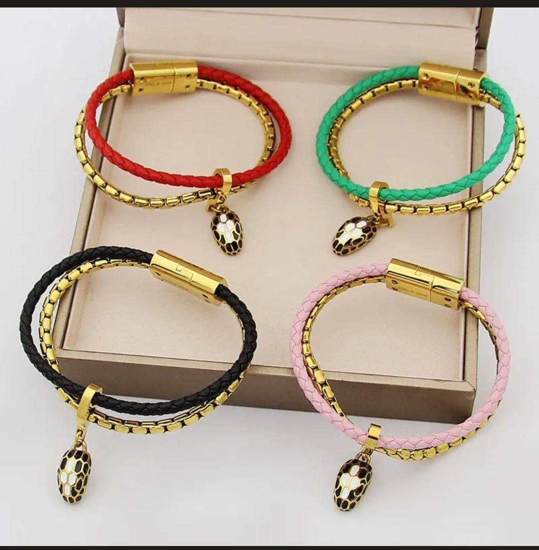 65 DHS❣️
 BVLGARI 

Unsex BRACELET

WITH BOX AND PAPER BAG
🎁🎁🎁

Zain89
♥️♥️♥️