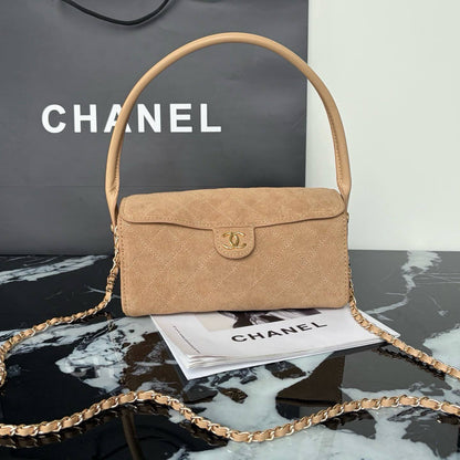 CHANEL Vanity Bag
Grained leather Material
Gold Hardware
With long chain belt strap
Size : 19 cm
With BOX

100 dhs✅

Zain239
♥️♥️♥️