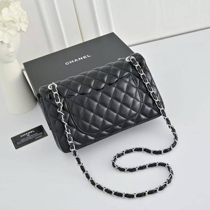 Chanel

110 dhs🇦🇪🇦🇪

Zain143
♥️♥️♥️