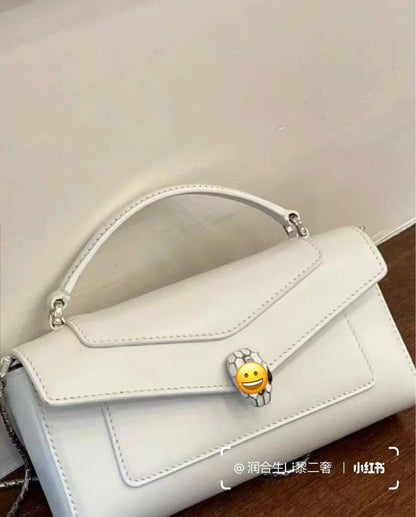 Bvlgari 
goodquality, 

comes with box, 
🎁🎁🎁

size...20* 11 cm 
115 dhs🪙🌨️

Zain12
♥️♥️♥️
