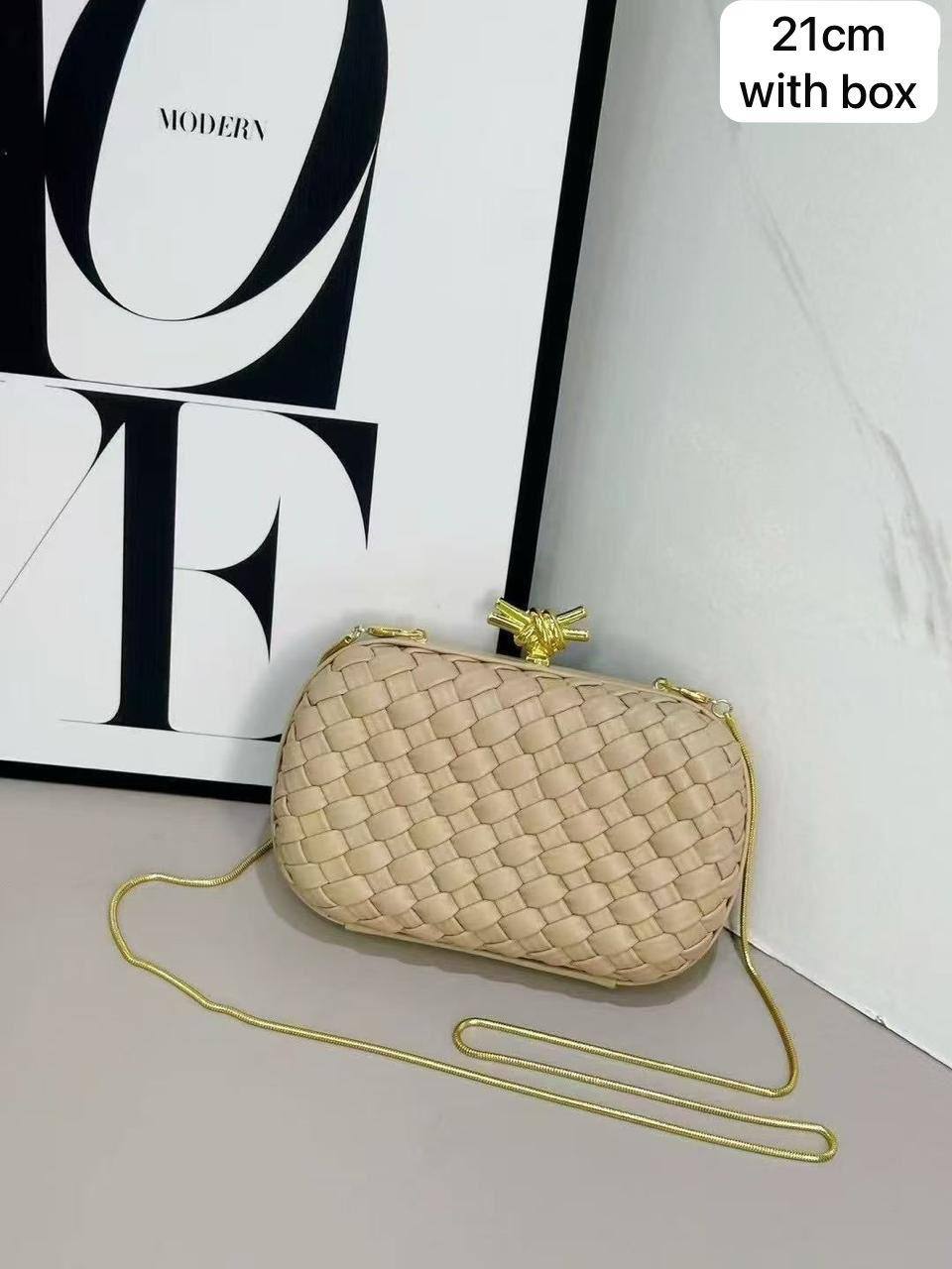 Bottega Veneta
1️⃣ First quality
Size : 27 ~ 21 cm
95 dhs🇦🇪

Zain115
♥️♥️♥️