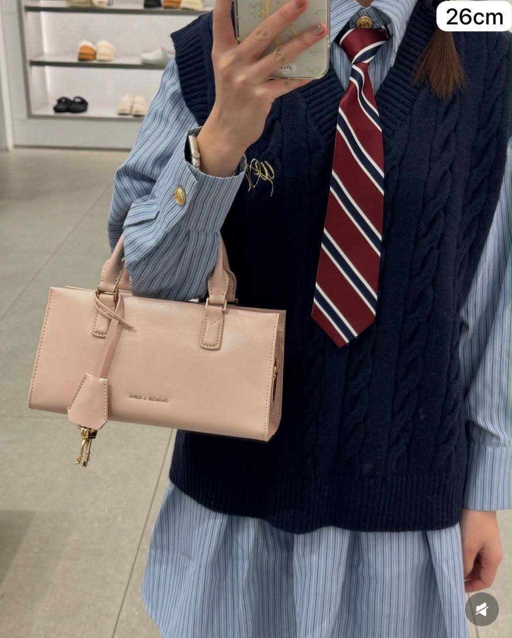 ❤️ CK / Chanel / D&G

1️⃣ First quality

Size : 28 ~ 20 * 15 cm
95 dhs🇦🇪🇦🇪

Zain115
♥️♥️♥️