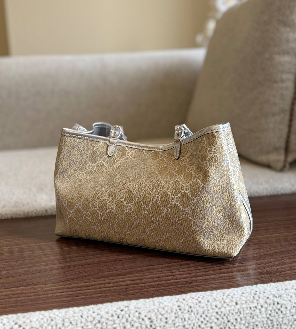 Gucci

For Price 👇 WhatsApp✅
0568585901 
0507557372
0552275751 Owner Zain 👌

Zain246
♥️♥️♥️