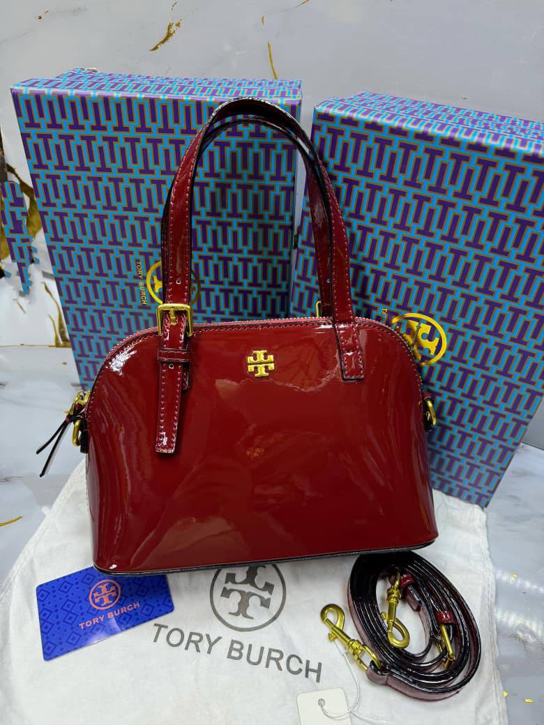 Tory Burch

High quality
With box 
🎁🎁🎁

90 dhs✅

Zain50
♥️♥️♥️