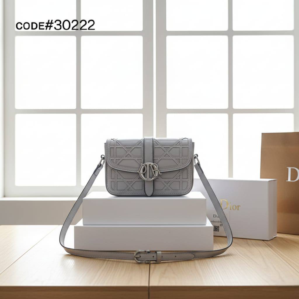 Dior
ᴍɪɴɪ ᴅɪᴏʀ ᴄʜᴀʀᴍ
ᴄʀᴏssʙᴀɢ / sʜᴏᴜʟᴅᴇʀ ʙᴀɢ
sɪᴢᴇ : 20 cm
ᴡɪᴛʜ BOX
🎁🎁🎁

65 dhs🪙💕

Zain31
♥️♥️♥️