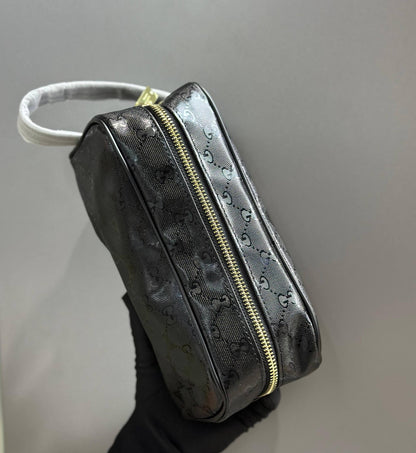 Men bags

Good quality 

with box 
80 dhs🇦🇪

Zain186
♥️♥️♥️