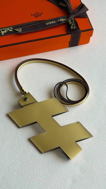 HERMES MOBILE BAG

*Super master quality*
*with complete packing*🎁

550 dhs✅

Zain280
♥️♥️♥️