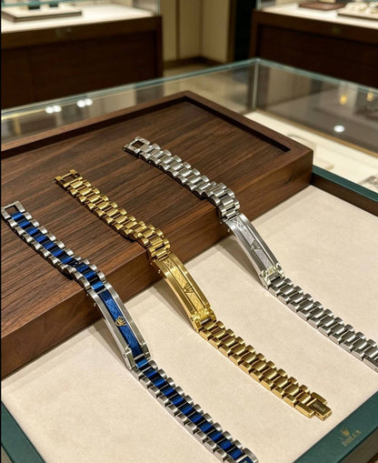 Men’s bracelet ❤️‍🔥*
Stainless steel 💯
Non tarnish 💥
One year warranty 💯
With black boxes 🗃️ 
40 dhs✅

Zain216
♥️♥️♥️