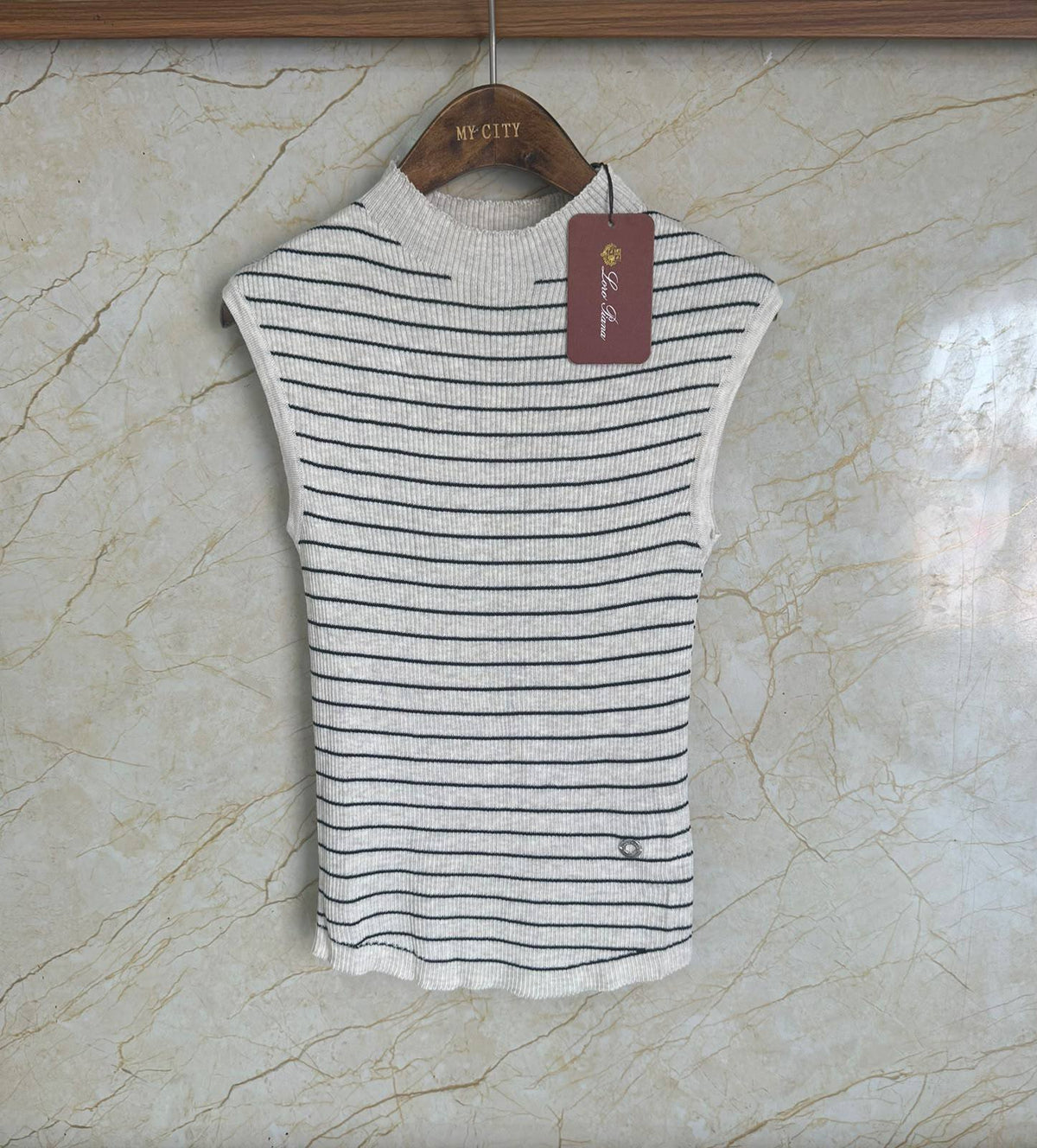 LORO PIANA
Women’s Cashmere Top 
Master Quality 
SML
300 dhs🇦🇪🇦🇪

Zain276
♥️♥️♥️