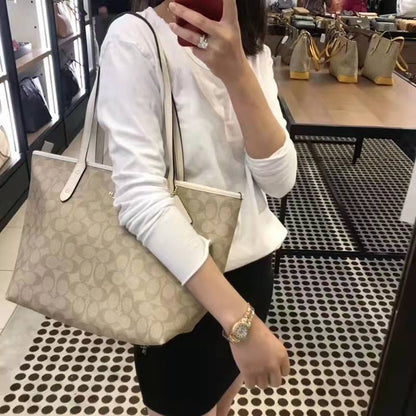 Coach
90 dhs✅
size 42cm

Zain26
♥️♥️♥️