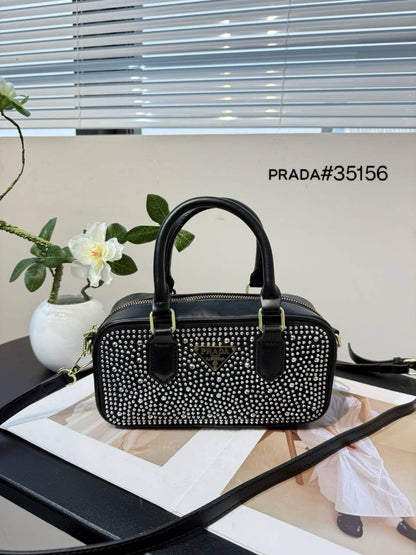 YSL ☆ MIUMIU ☆ PRADA
ʙᴏsᴛᴏɴ ᴛᴏᴘ ʜᴀɴᴅʙᴀɢ
ᴡɪᴛʜ ᴅɪᴀᴍᴏɴᴅ ɢʟɪᴛᴛᴇʀs
ᴡɪᴛʜ ʟᴏɴɢ ʙᴇʟᴛ sᴛʀᴀᴘ
sɪᴢᴇ : 22 cm

65 dhs🪙💕

Zain31
♥️♥️♥️
