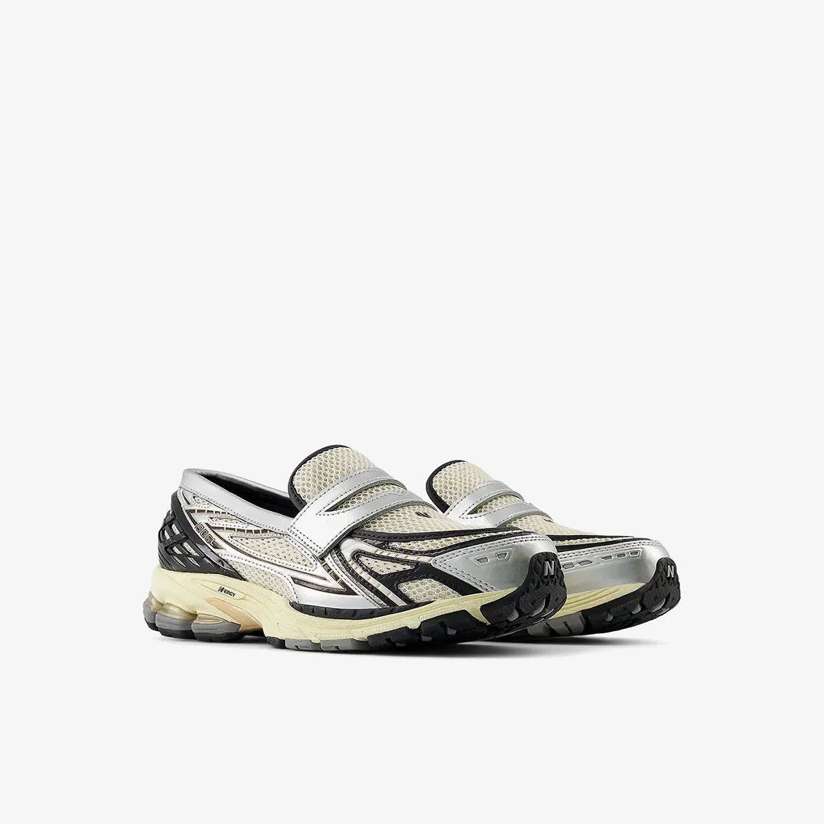 New Balance 1906L Loafers “Silver Metallic /Cream”
36-45 AVAILABLE 🤩
230 dhs✅

Zain242
♥️♥️♥️