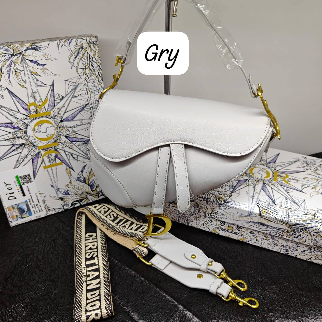 Dior

100 dhs✅

with box
🎁🎁🎁

Zain235
♥️♥️♥️