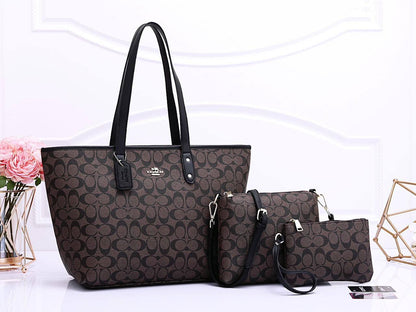 COACH 
3 in 1 
GOOD QUALITY 
120 dhs✅
SIZE: 31cm

Zain295
♥️♥️♥️